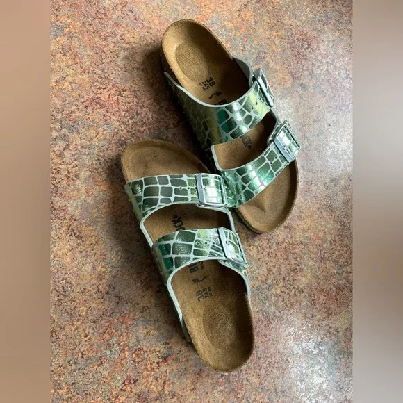 NWOT Iridescent green Birkenstock Arizonas - Picture 10 of 10